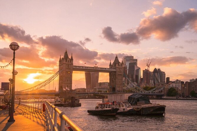 Best London Tour: London Eye Tower of London St Pauls Entry - Guide Quality: Knowledgeable and Engaging