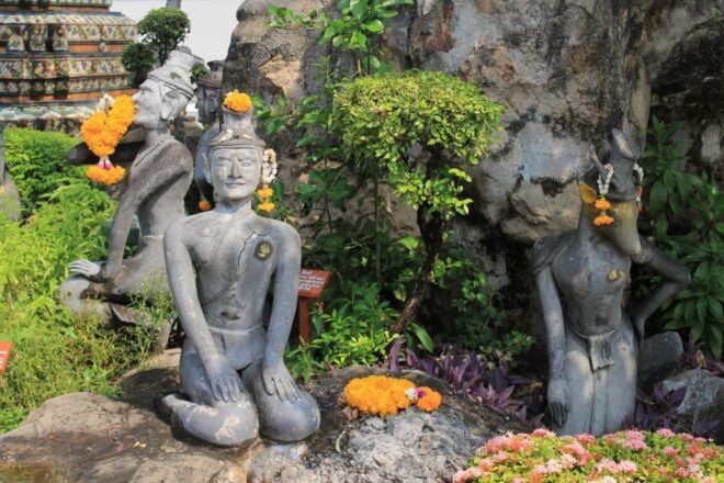 Best of Bangkok: Temples & Long-Tail Boat Tour With Lunch - Emerald Buddha Temple