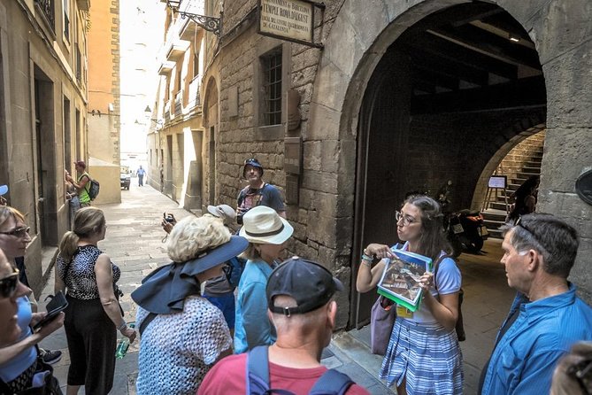 Best of Barcelona Private Tour With Sagrada Familia - Knowledge and Expertise