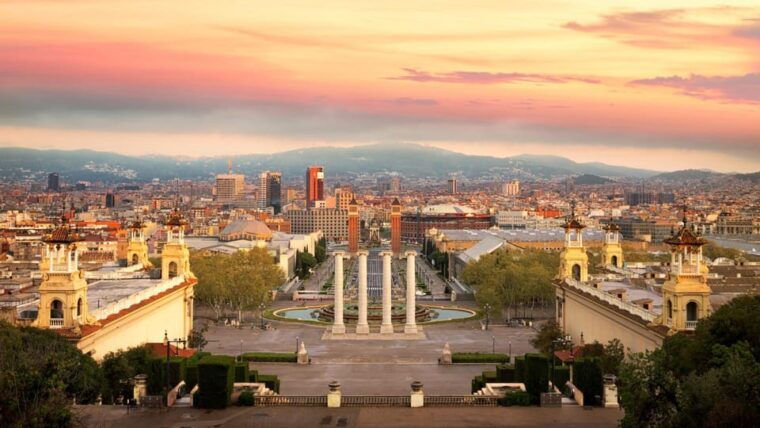 Best of Barcelona: Private Walking Tour With a Local - Live Tour Guide in Multiple Languages