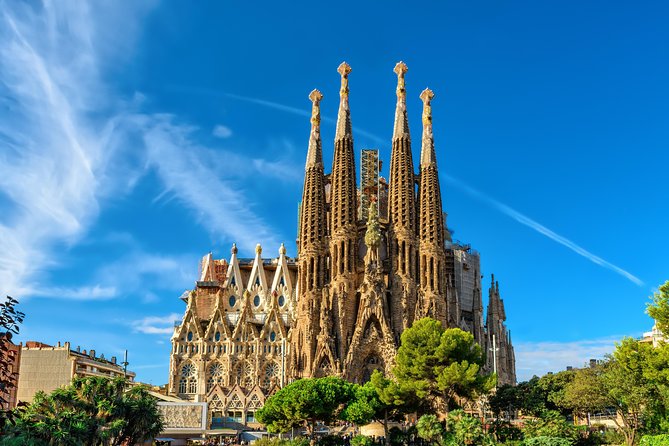 Best of Barcelona: Sagrada Familia & Old Town Tour With Pick-Up - Meeting and Pickup