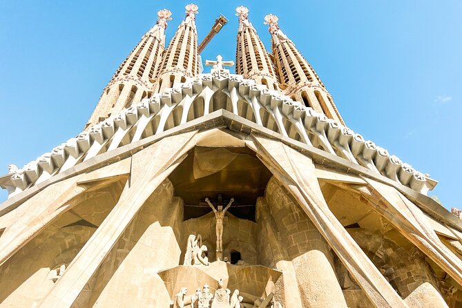 Best of Barcelona: Sagrada Familia, Park Guell, Montjuic & Gothic - Sagrada Familia: A Masterpiece Unveiled