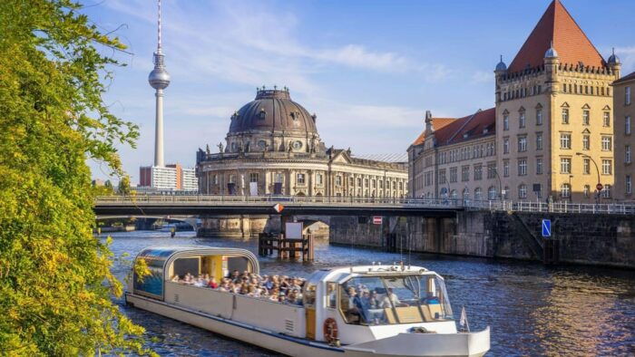 Best of Berlin: Private Walking Tour with a Local - Guide and Group Dynamics