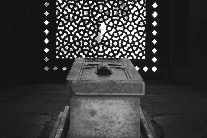 Best of Delhi in one day sightseeing tour - FAQs