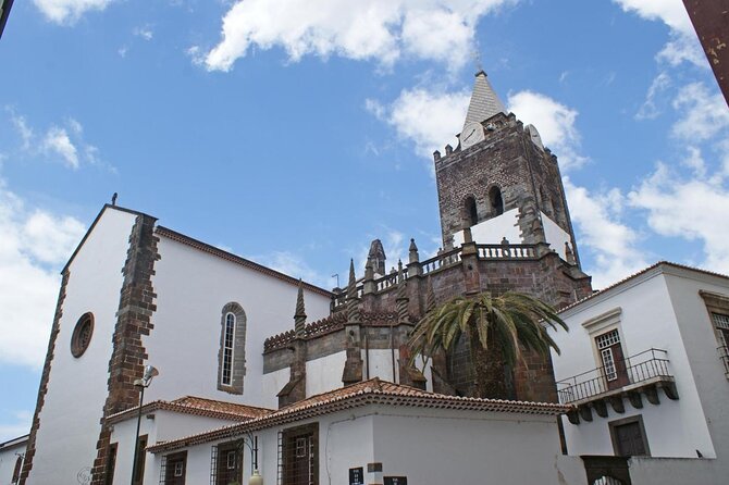 Best of Funchal Private Walking Tour With Local Specialities Tasting - Good To Know