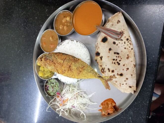 Best of Indian Food. Old and New Delhi Food Tour. - Sampling Local Specialties