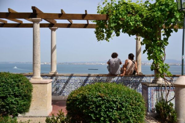 Best of Lisbon Walking Tour: Rossio, Chiado & Alfama - Positive Customer Reviews