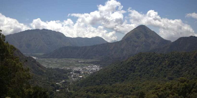 Best of Lombok: Tribe Villages, Traditions & Waterfalls - Narmada Summer Palace: A Royal Step Back in Time