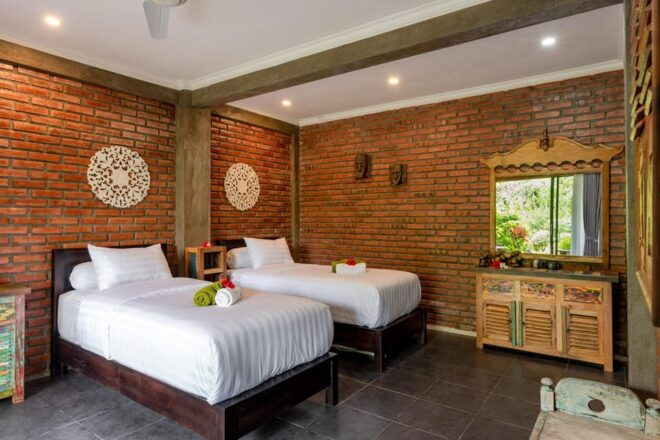 Best of Lovina North Bali: Yoga Retreat and Dolphin Watching - Accommodation Features