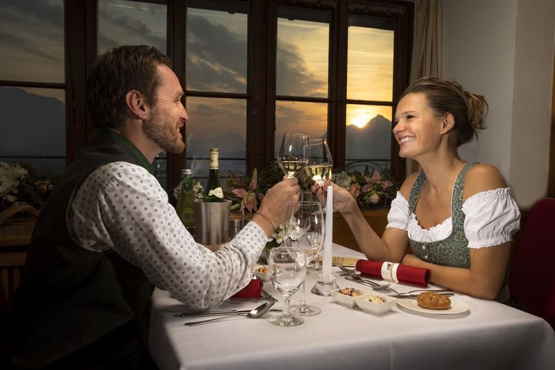 Best of Mozart Concert with Dinner in Salzburg - Mozart and Strauss in the Golden Hall or Arms Hall