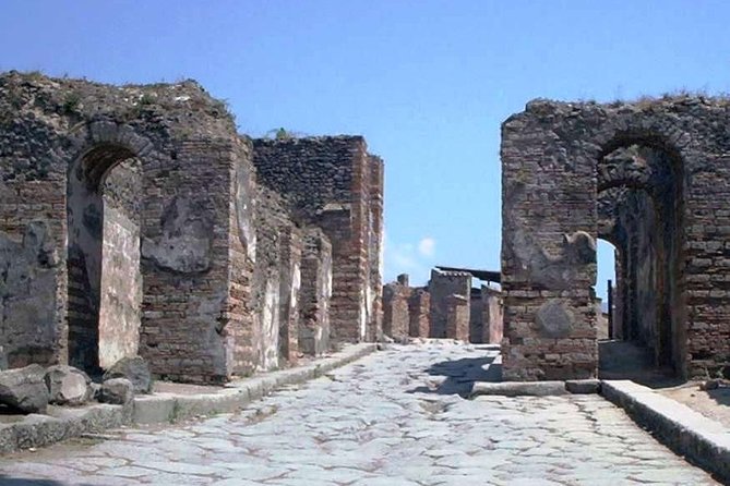 Best Of Naples Shore Tour In 1 Day: Pompei & Amalfi Coast & Limoncello Tasting - Limoncello Tasting Experience