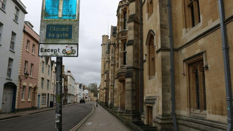 Best of Oxford: Private Walking Tour with a Local - Meeting Points and Practicalities