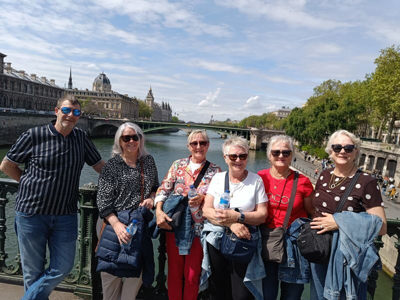 Best of Paris Guided Tour with 15 Attractions - Who should choose this Paris tour?