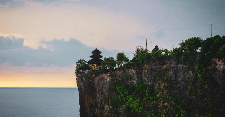 Best of Uluwatu Sunset, Kecak Dance With Dinner in Jimbaran - Kecak Dance: Traditional Balinese Spectacle