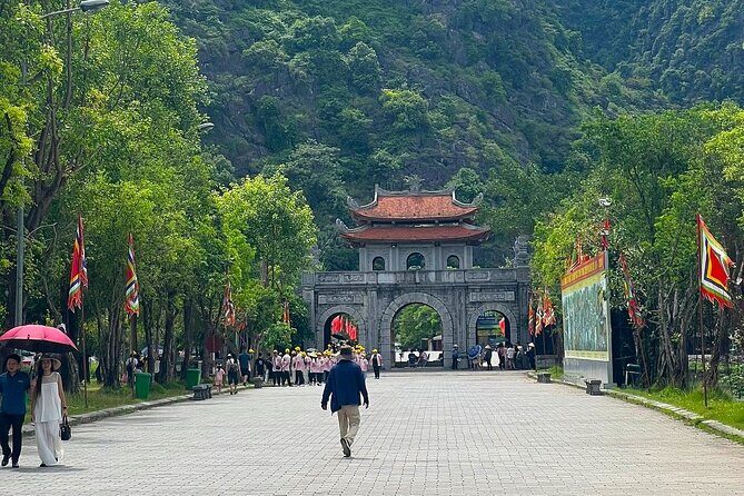 Best Private Tour Hanoi to Ninh Binh Discover Tam Coc & Hoa Lu - Exploring the Itinerary in Detail