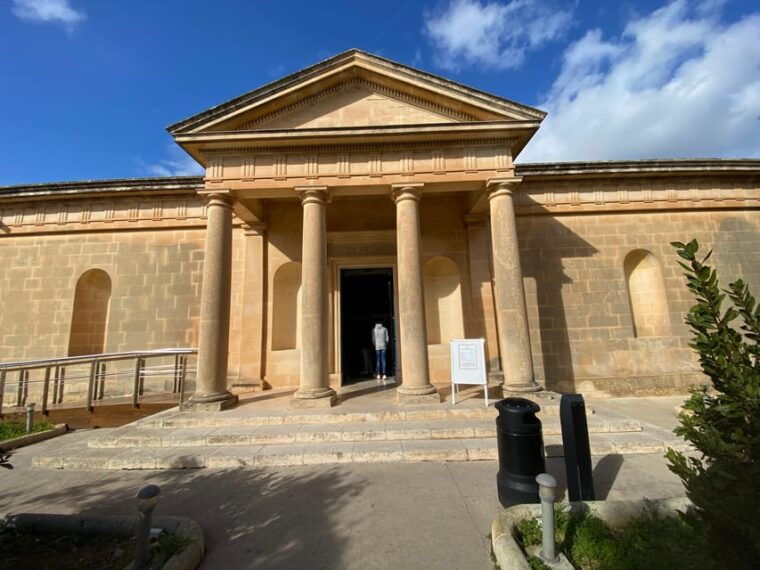 Between Creations and Miracles: Handicrafts and the Basilica of Mosta TOUR IN PORTUGUESE - Transportation and Comfort  