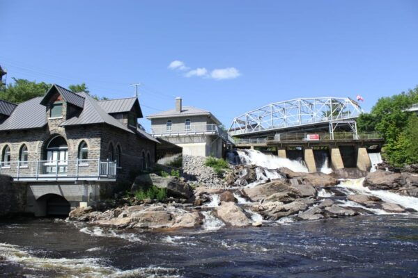 Between Huntsville and Toronto: Smartphone Audio Tour - Destinations to Discover