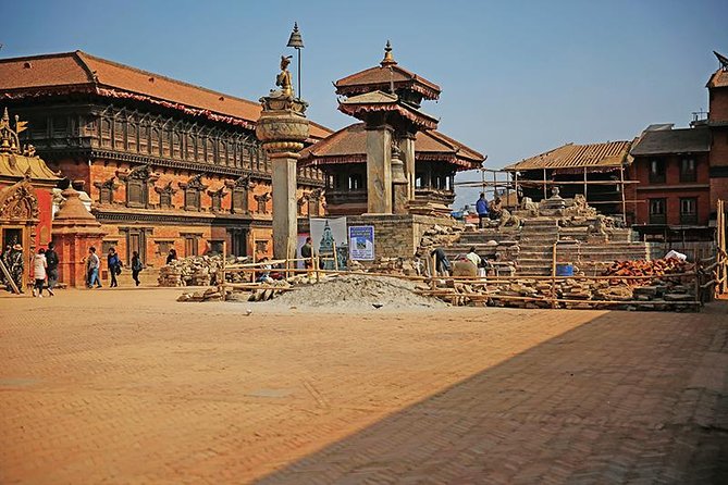 Bhaktapur Sightseeing - Serene Dattatreya Square