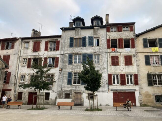 Biarritz, Bayonne, and Basque Country: Private Driving Tour - Visit the Medieval Fortified City of Saint Jean Pied-De-Port