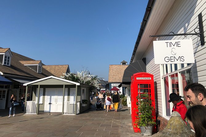 Bicester Village Private Guided Shopping Experience - Statue of Sir Winston Churchill