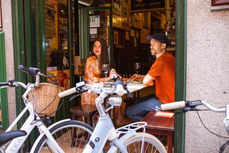 BiciTapeo : Tapas and Highlights Guided Vintage Bike Tour - Included Features
