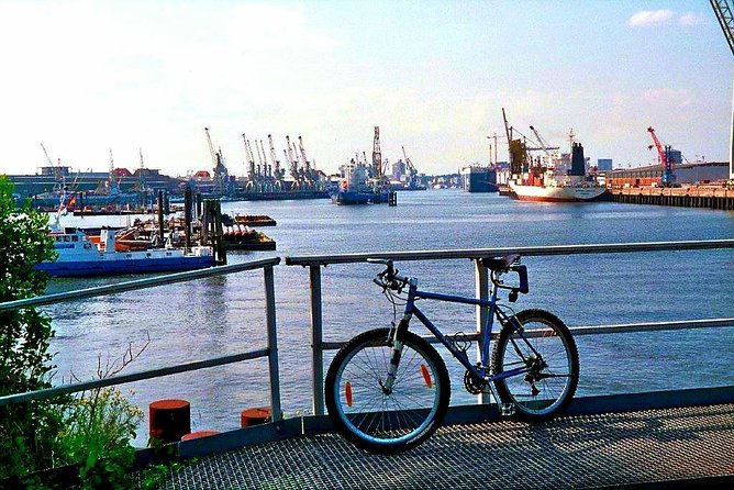Bicycle Tour Maritime Adventure World - Elbe Suburbs to Blankenese (Min.4) - Exploring the Elbe River