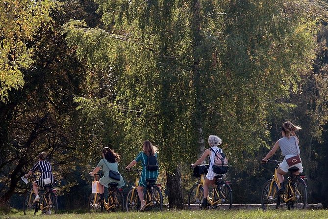 Bicycle Tour Maritime Adventure World - Elbe Suburbs to Blankenese (Min.4) - The Sum Up