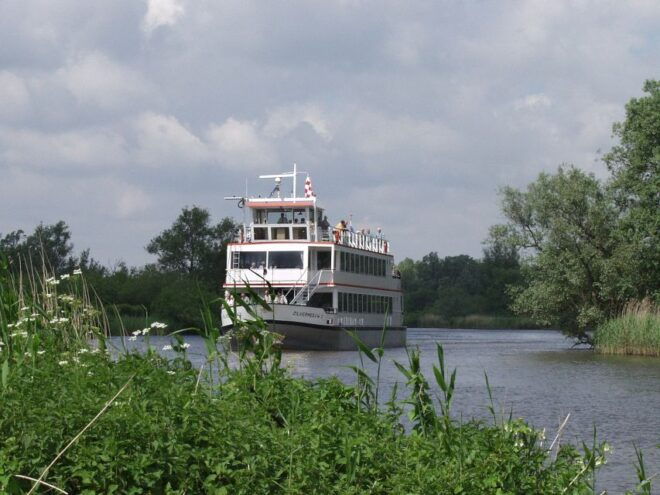 Biesbosch: Boat Cruise Through National Park - Amenities and Comfort on the Biesbosch Boat