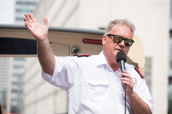Big Bus London Live-Guided Panoramic Tour & Hop-on, Hop-off - Participant Age and Languages