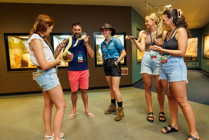 Big Croc Feeding and Guided Tour in Darwin - What the guide adds
