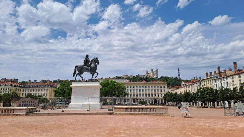 Big Traboules in Little Lyon : Private Walking Tour - Exploring Bellecour Square