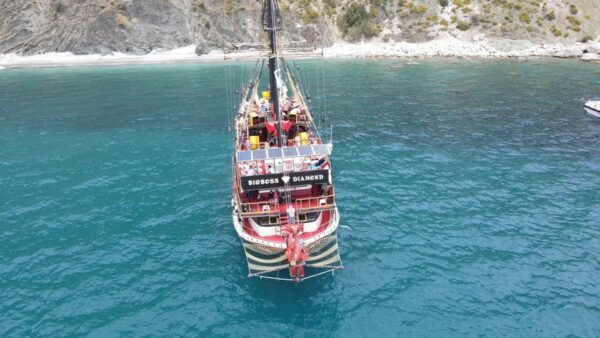 Bigboss Diamond Pirate Ship - Activities on Board
