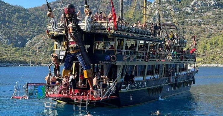 Bigboss Pirate Boat - Key Points