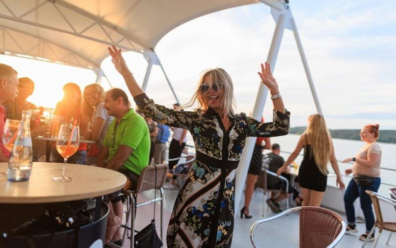 Biggesee: 80s & 90s Lake Boat Party - Good To Know