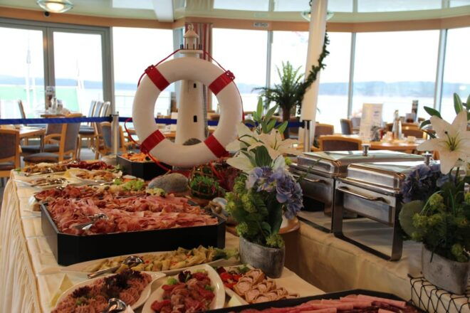 Biggesee: XXL Boat Ride With All-Inclusive Brunch Buffet - Whats Included