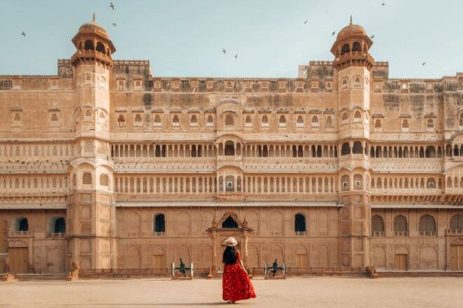 Bikaner Full Day Sightseeing With Junagarh Fort & Temples - Bikaners Savory Snacks and Cuisine