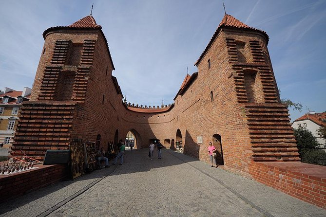 BIKE ADVENTURE : 4-Hour Sightseeing Tour of Warsaw /Inc. Pick-Up/ - Secure Your Spot Today