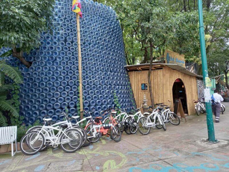 BIKE RIDE THROUGH ICONIC SITES OF THE CDMX / BREAKFAST & BEER - The Value of This Experience