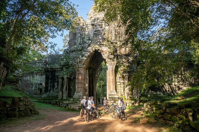 Bike the Angkor Temples Tour, Bayon, Ta Prohm With Lunch Included - Lunch and Refreshments
