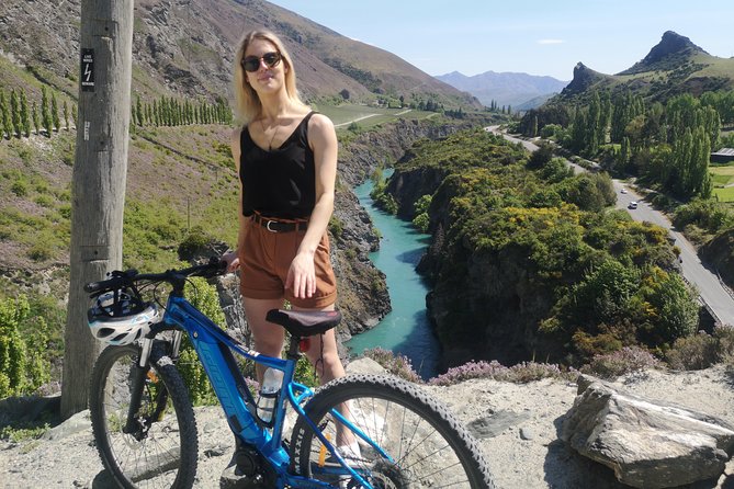 Bike the Valley of the Vines From Arrowtown- Return Shuttle From Queenstown - Overview and Itinerary