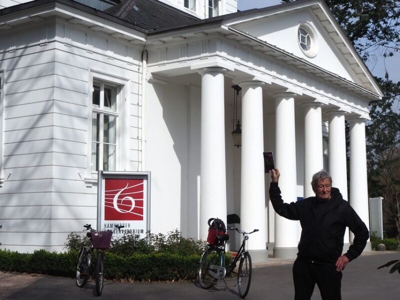 Bike tour around the Alster - Celebs, water, and nature - An In-Depth Look at the Hamburg Alster Bike Tour
