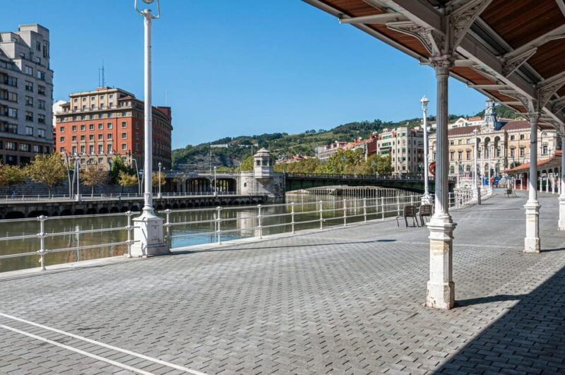 Bilbao: City Highlights Walking Tour - Exploring Plaza Nueva