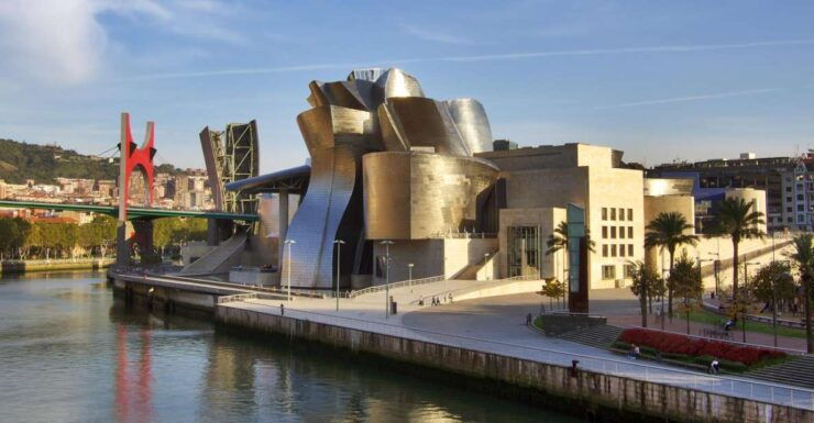 Bilbao: Classic & Modern Guided Walking Tour With Pintxos - Tour Overview