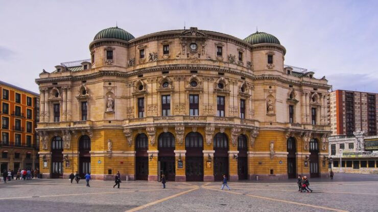 Bilbao: Classic & Modern Guided Walking Tour With Pintxos - Experience Highlights