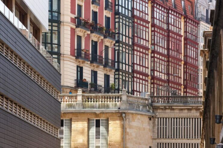 Bilbao: Express Walk With a Local in 60 Minutes - Tour Details