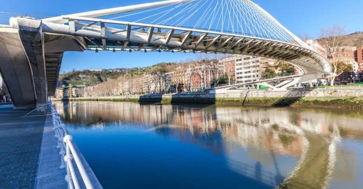 Bilbao: First Discovery Walk and Reading Walking Tour - Key Highlights and Sites