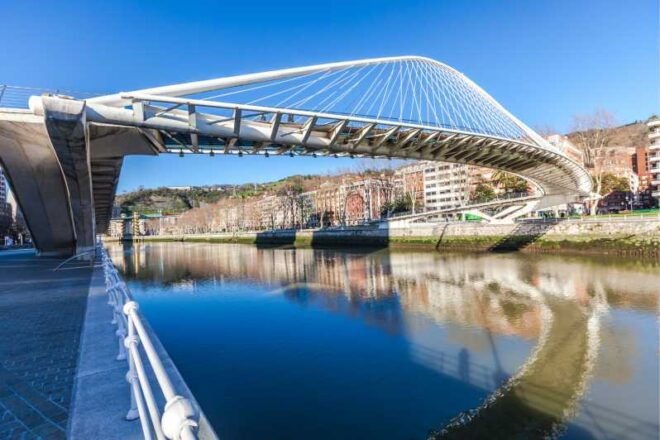 Bilbao: First Discovery Walk and Reading Walking Tour - Cancellation and Payment Options