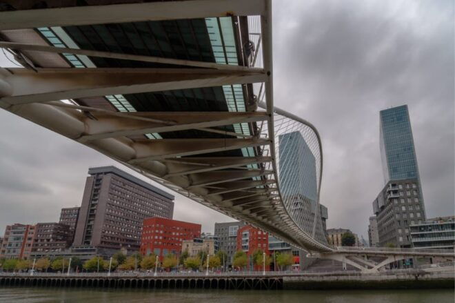 Bilbao: First Discovery Walk and Reading Walking Tour - Navigation and Flexibility