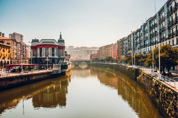 Bilbao: First Discovery Walk and Reading Walking Tour - Recommended Attire and Accessibility