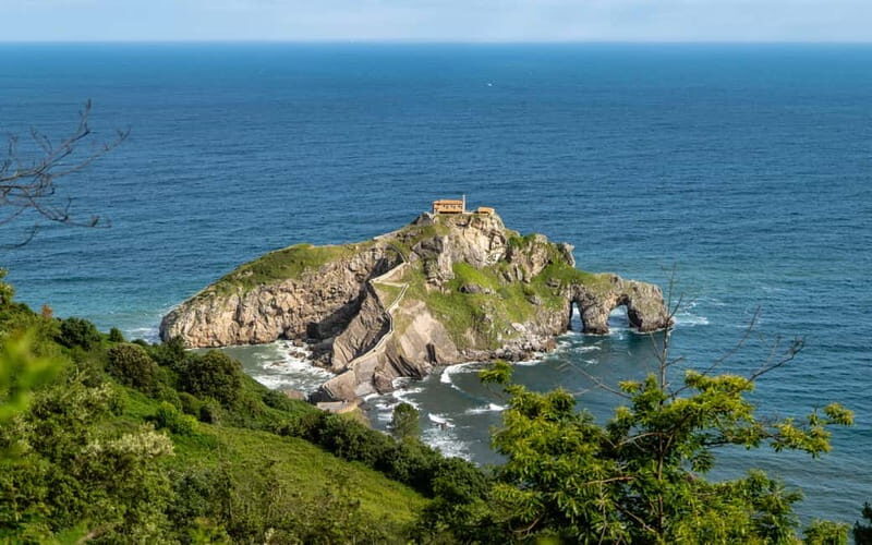 Bilbao: Gaztelugatxe, Bermeo, Mundaka, Gernika, & Wine Tour - A Beautiful Mix of Sights and Stories
